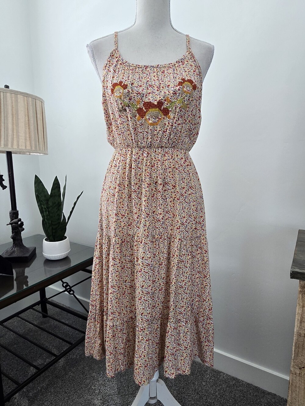 Ana Camila bohemian ditsy floral cross-stitch embroidered midi dress. Size Mediu